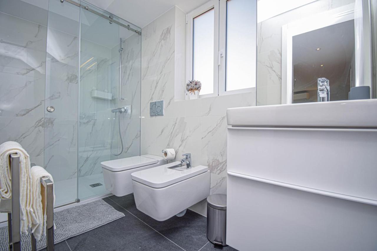 Central & Stylish 2 Bedroom Apartment W/ Balcony Віавіа Zewnętrze zdjęcie